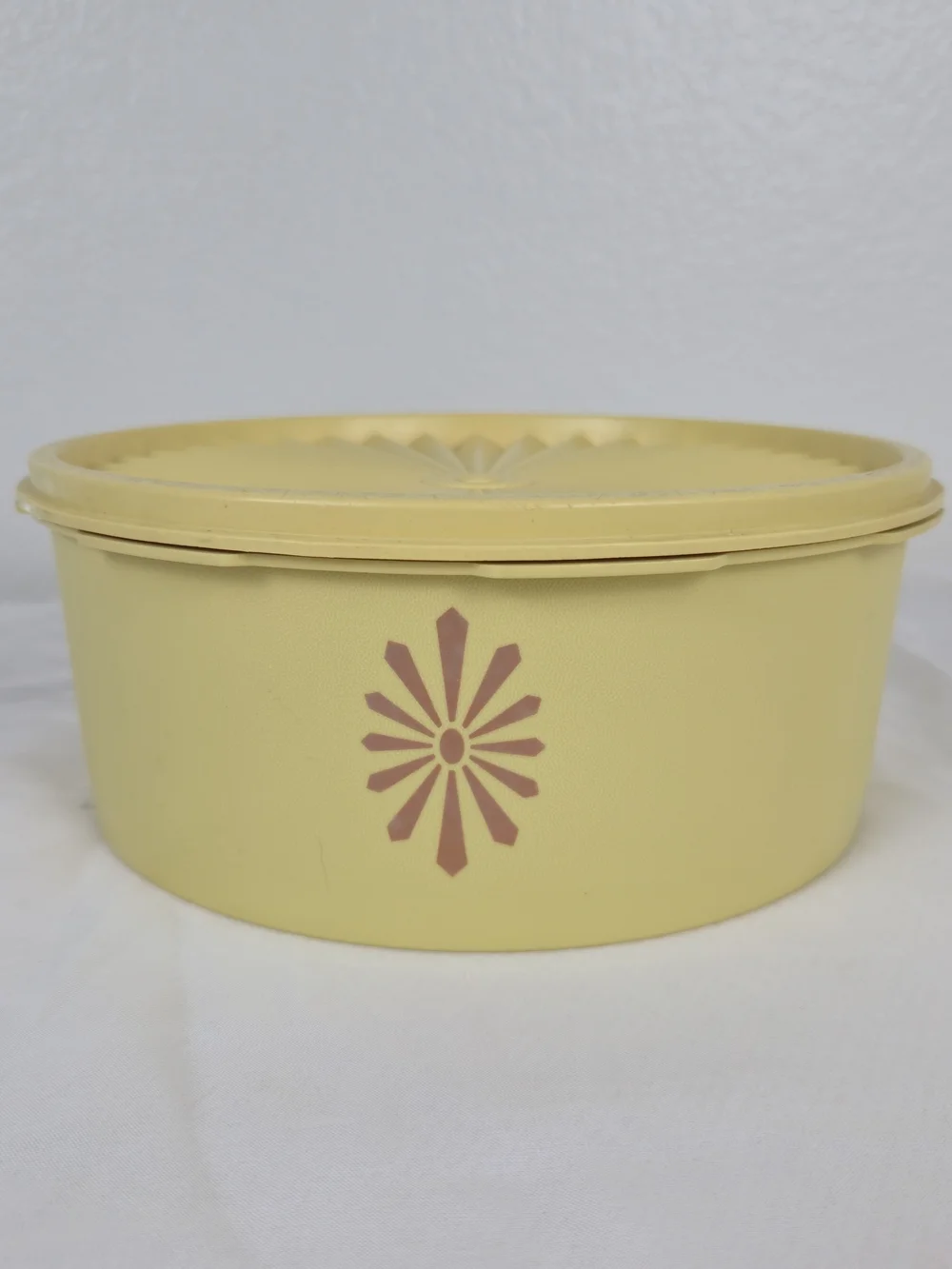 Vintage Tupperware Starburst Canister (1204-2) - Harvest Yellow